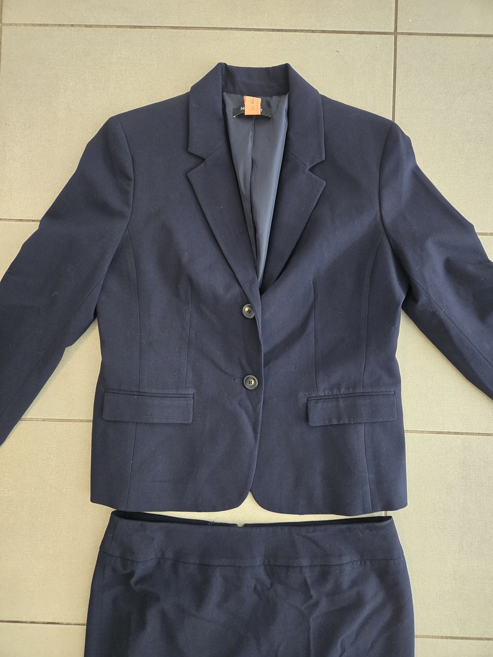 NINE WEST NAVY BLUE POLYESTER BLEND SUIT - Skirt & Blazer - SIZE 8 - Picture 4 of 13